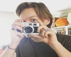 In addition to acting, he is also interested in photography.